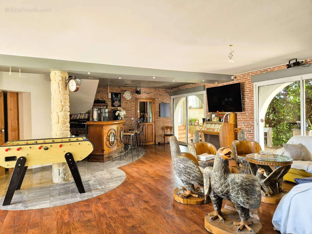 Villa  d'exception avec jardin, piscine, pool house et dependance - photo 18