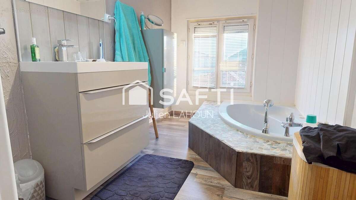 Appartement 210 m² à Cognac  - photo 8
