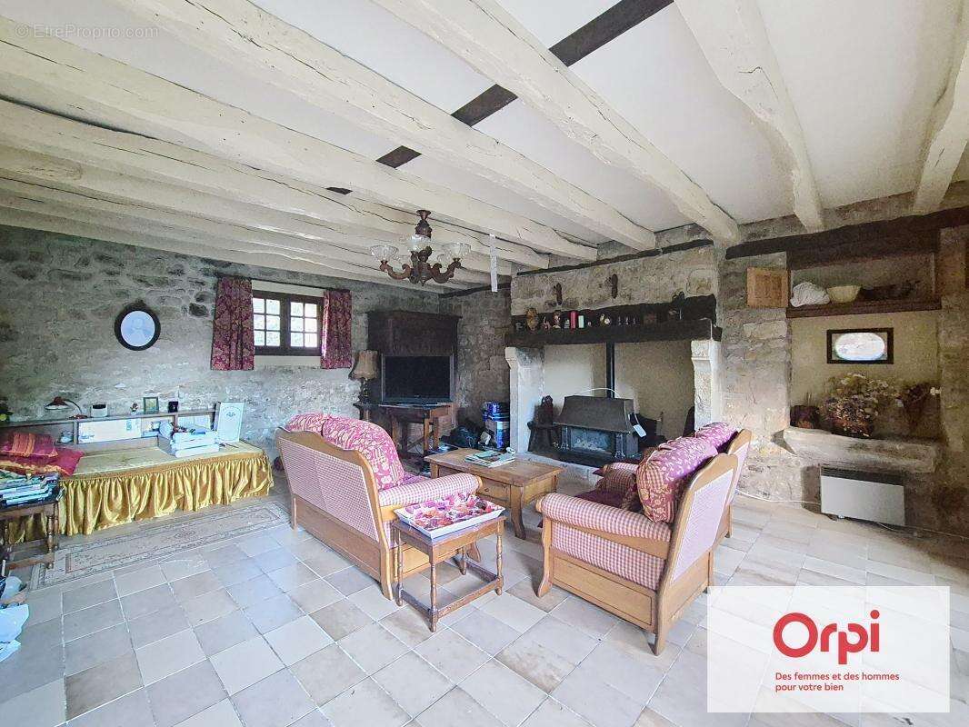 Maison à TERRASSON-LAVILLEDIEU