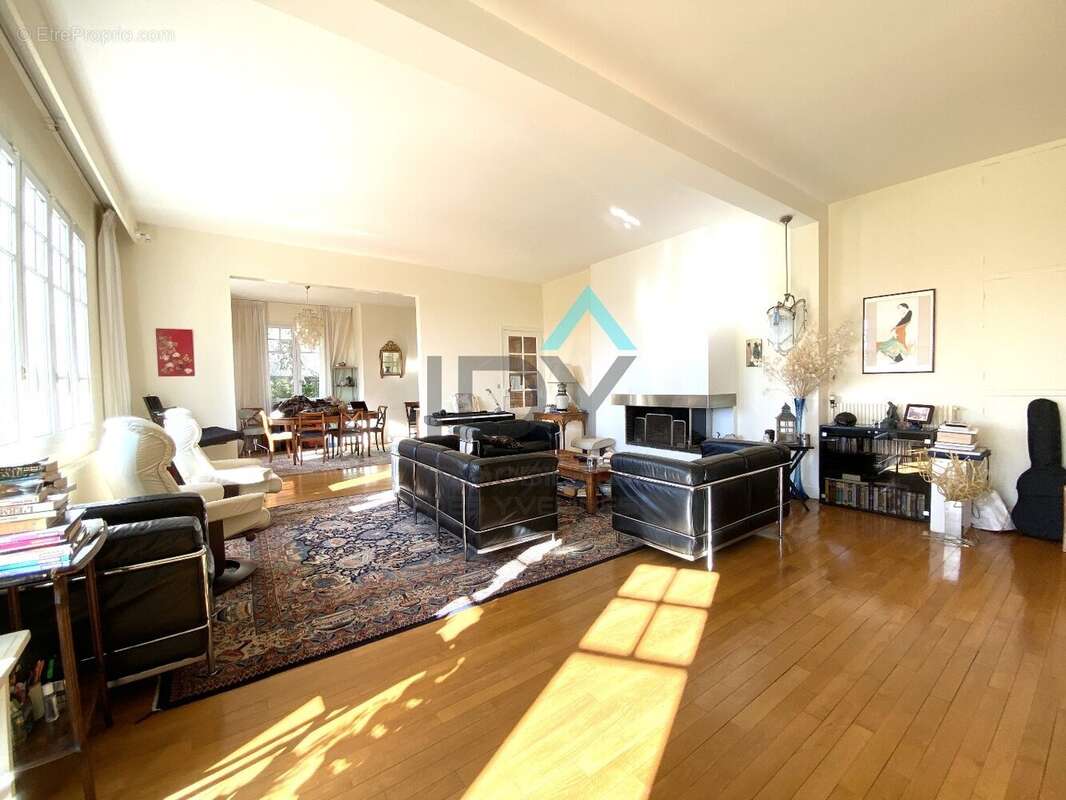 Maison à MAREIL-MARLY