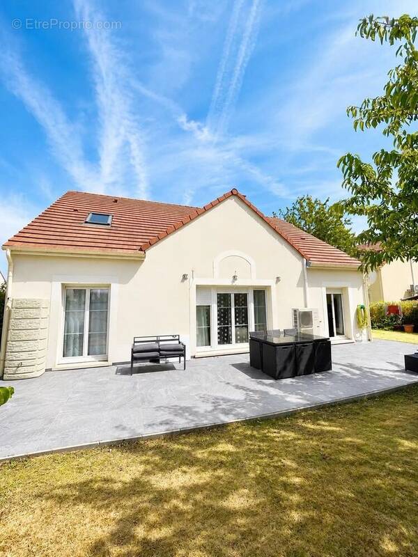 Maison à MOISSY-CRAMAYEL