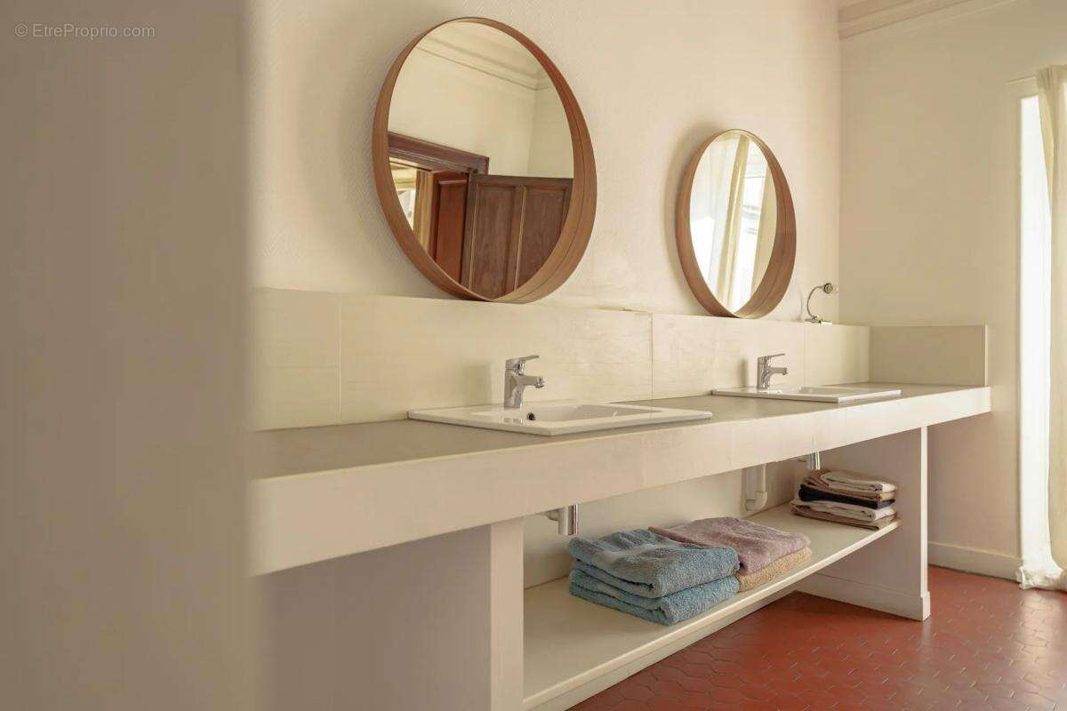 Appartement à MARSEILLE-1E