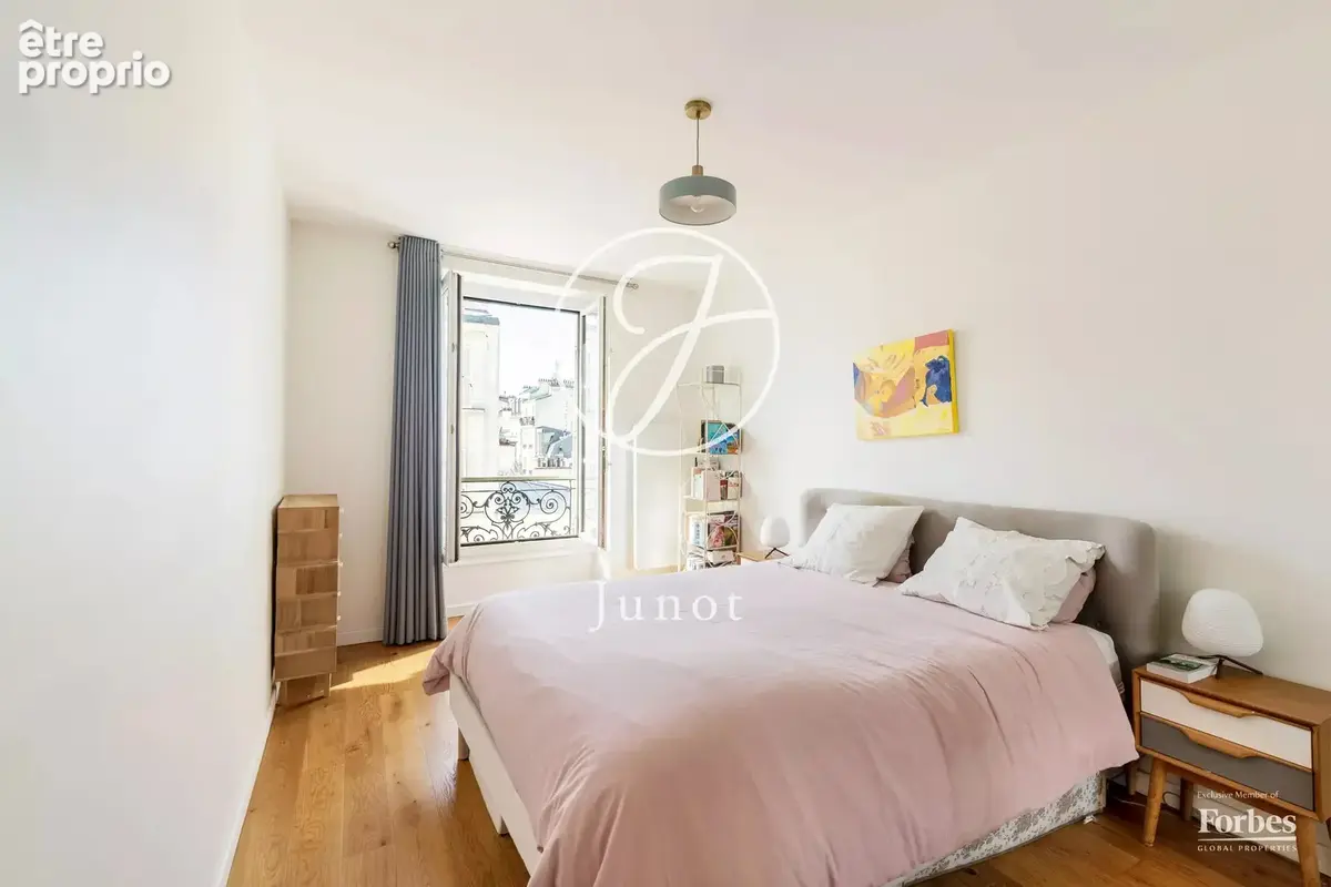 Paris 7e - RUE CLER - Appartement - 5 pièces - 78,60m² Carrez - 79,50m² au sol - 3 chambres - Rénové - Vue tour Eiffel - photo 9