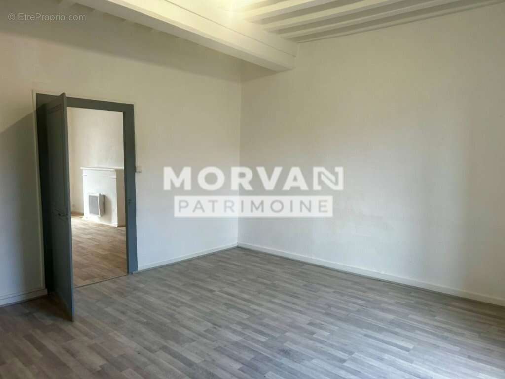 MAISON CENTRE VILLAGE  - 2 logements (1 loué) - 2 garages - Belle prestations !!! - photo 13