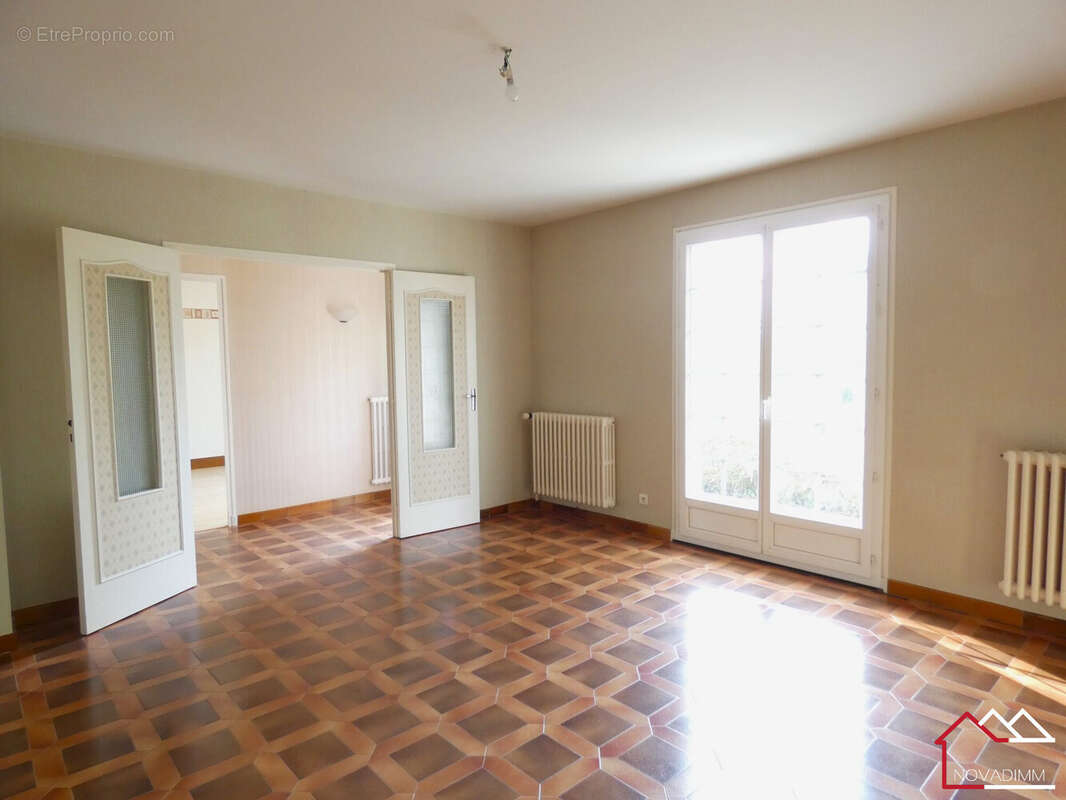 Maison 135 m² à Saint-Front-De-Pradoux  - photo 4