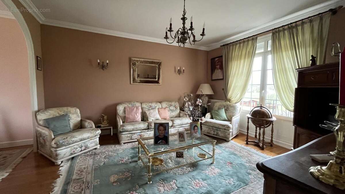 Maison à ETANG-SUR-ARROUX