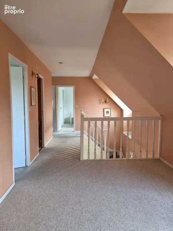 Maison dans quartier résidentiel  avec corps de ferme à rénover - photo 8
