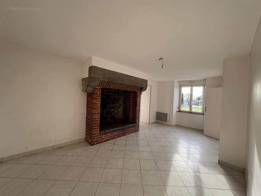 Maison à MONTAIGU-LES-BOIS