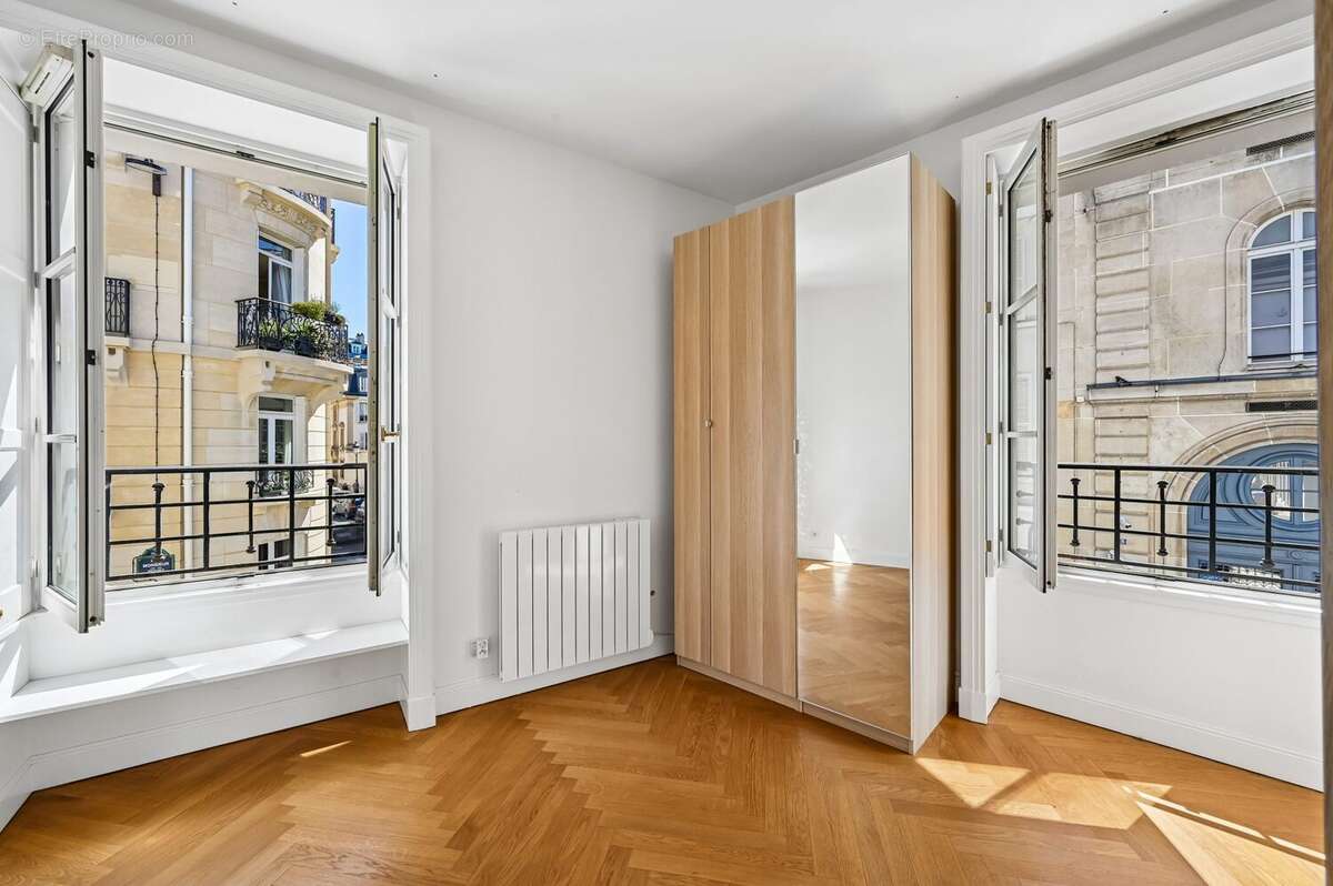 Appartement à PARIS-7E