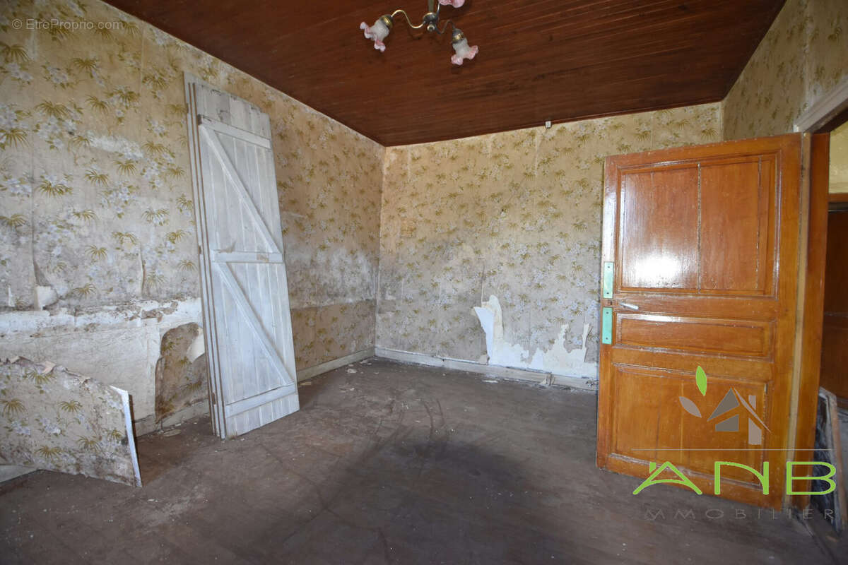 Maison à BUSSIERE-BADIL