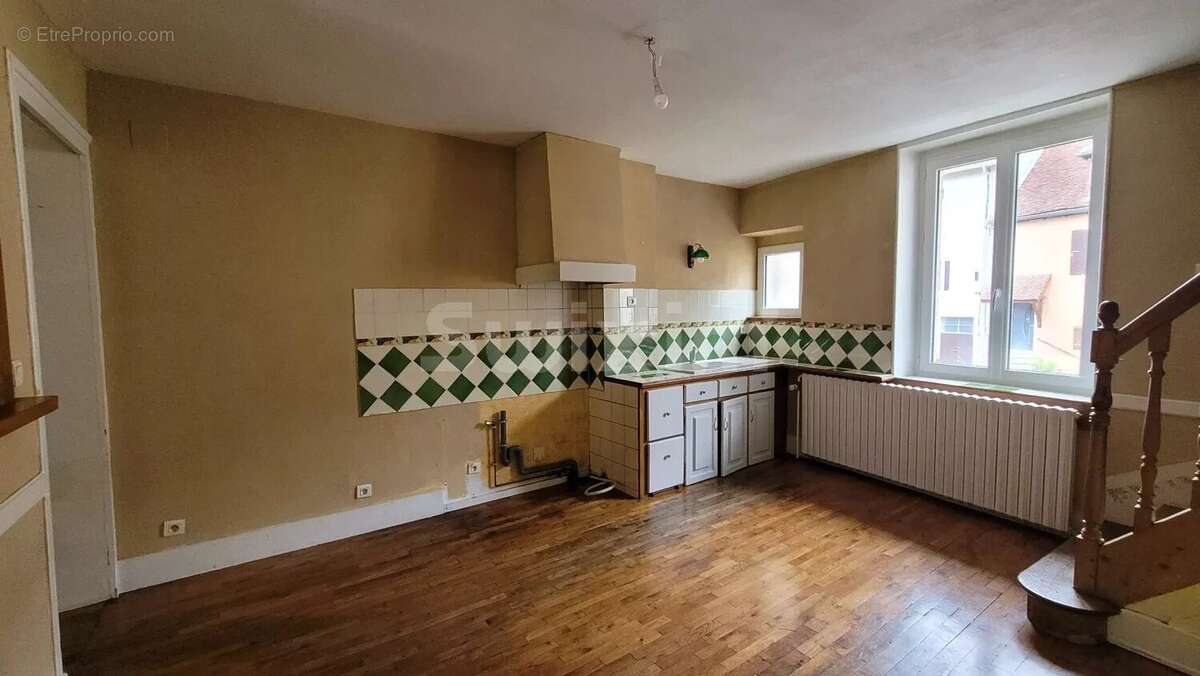 Maison à LONS-LE-SAUNIER