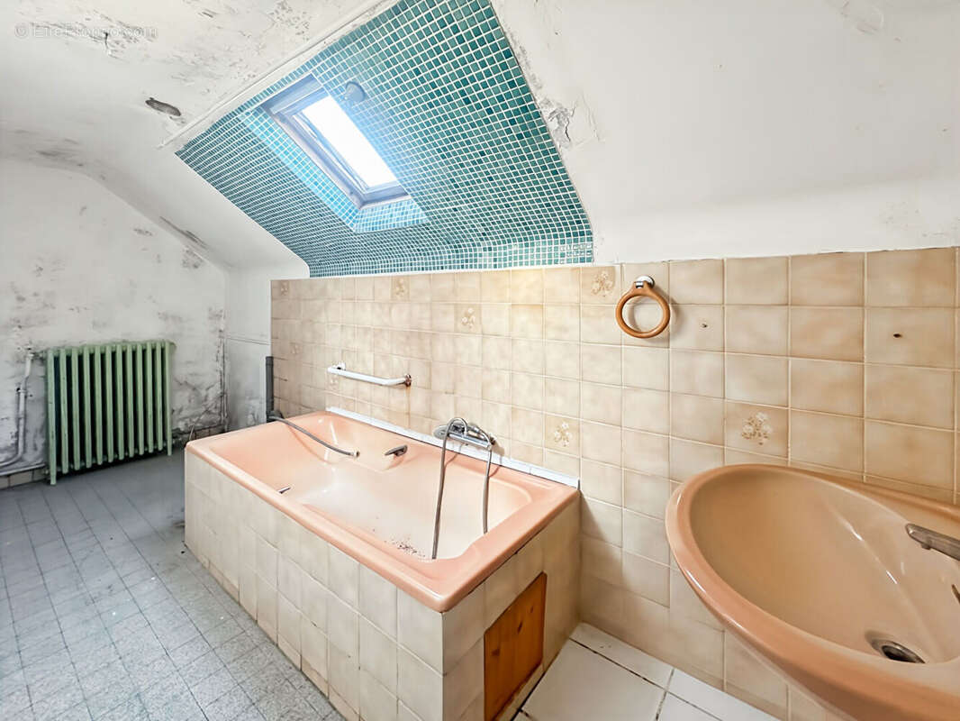 Maison à VERRIERES-LE-BUISSON