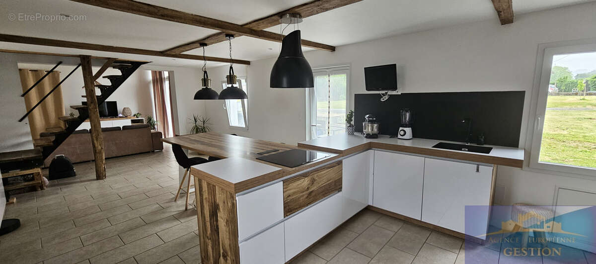 Maison à LABATMALE