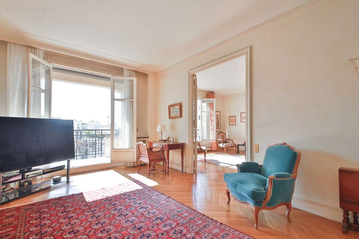 Appartement à PARIS-16E