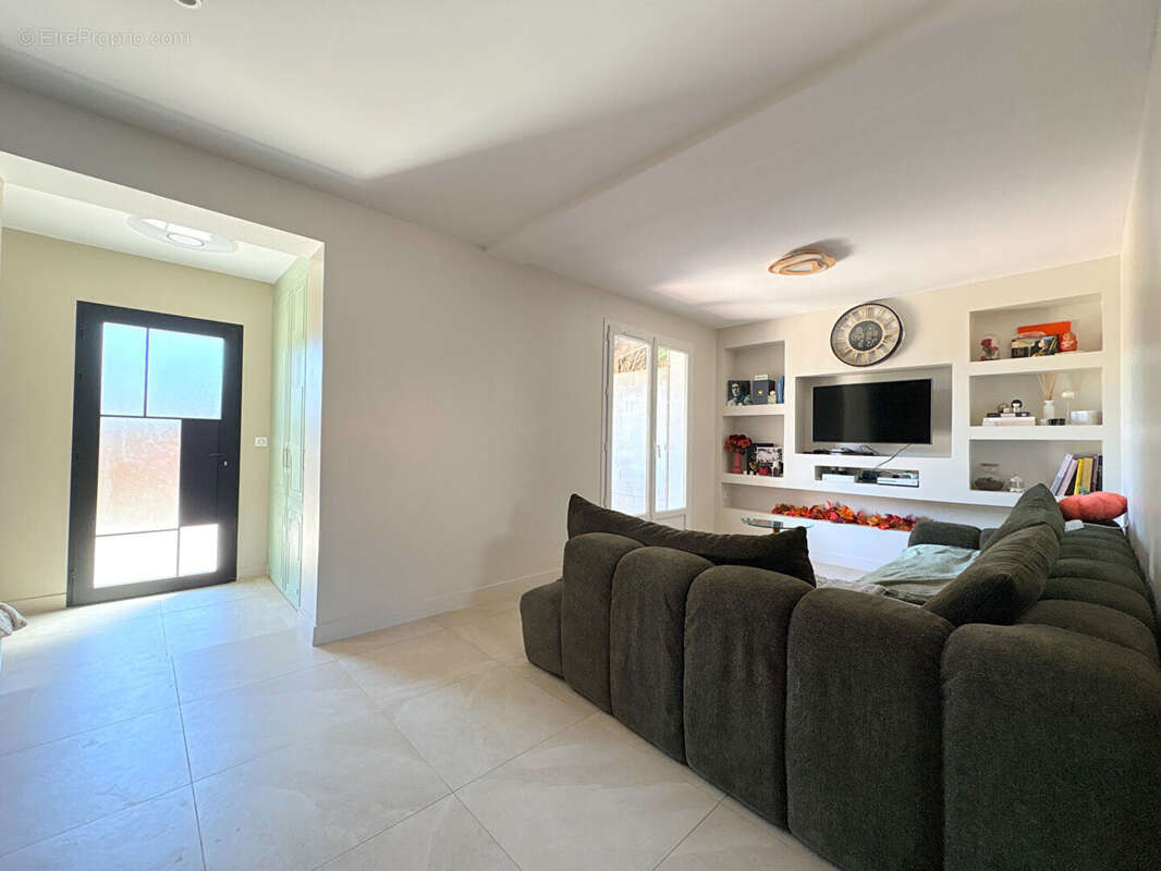 Maison à LE PUY-SAINTE-REPARADE