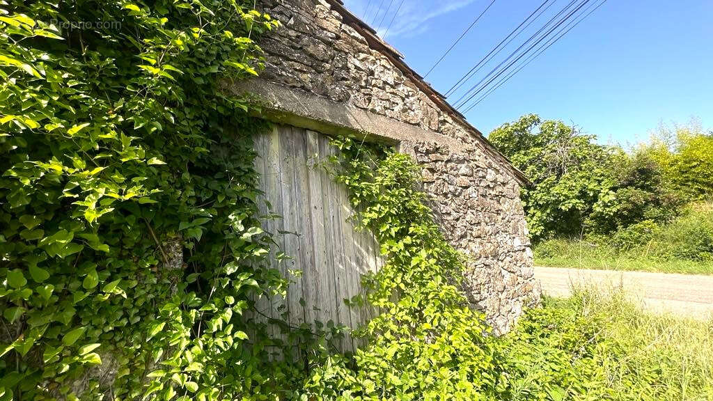 Maison à SAINT-MARCEL-DE-CAREIRET