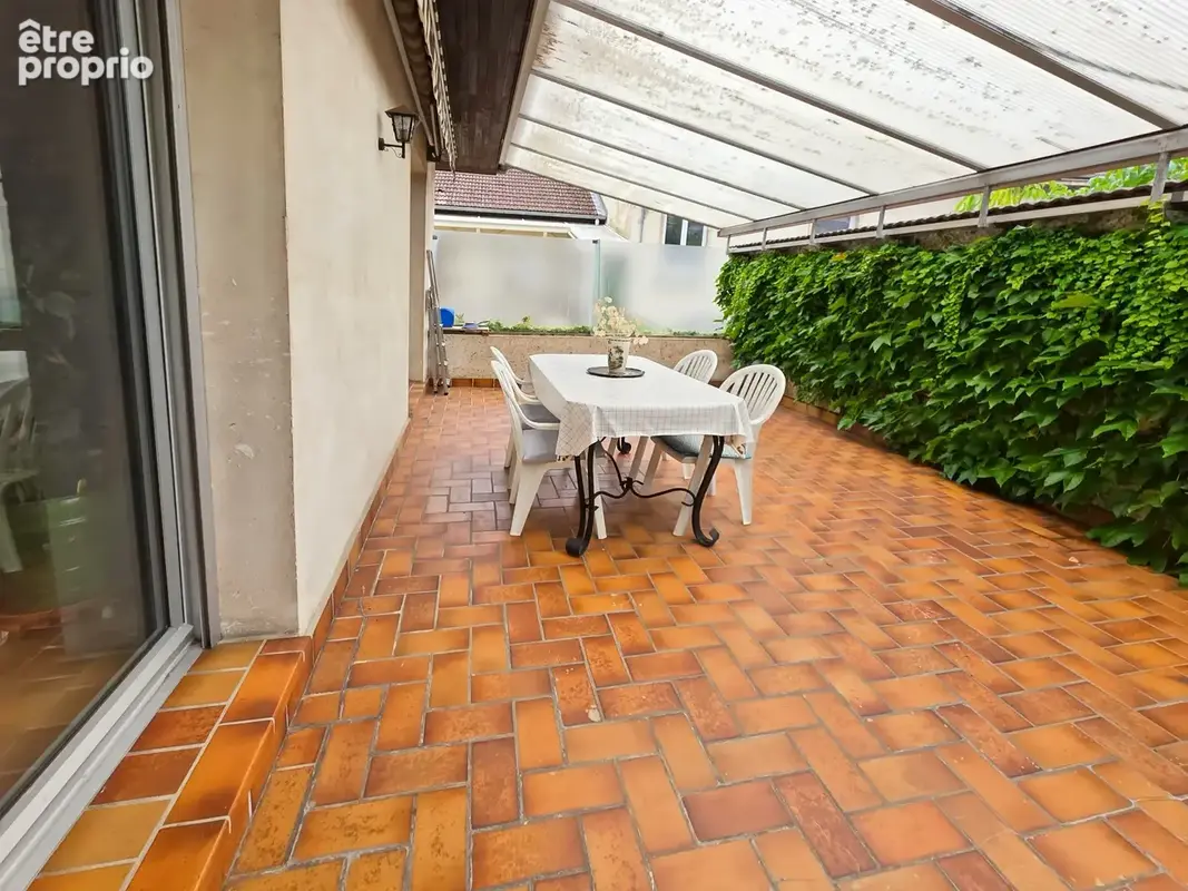 Lons-le-Saunier – Maison 4 chambres, terrasse couverte et extérieur sans vis-à-vis - photo 9