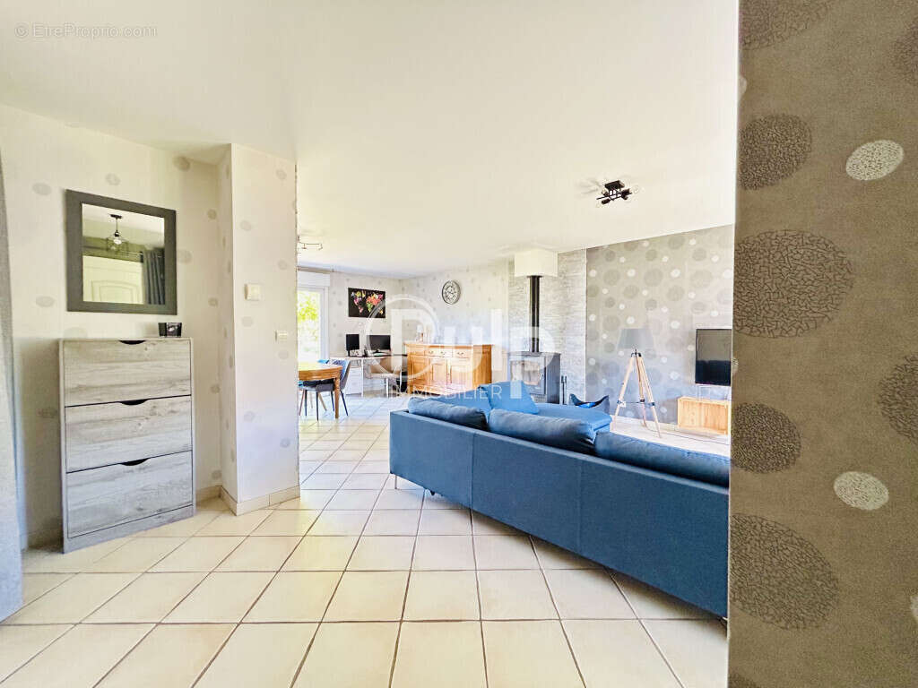 À découvrir sans tarder : belle maison individuelle aux volumes généreux ! - photo 2