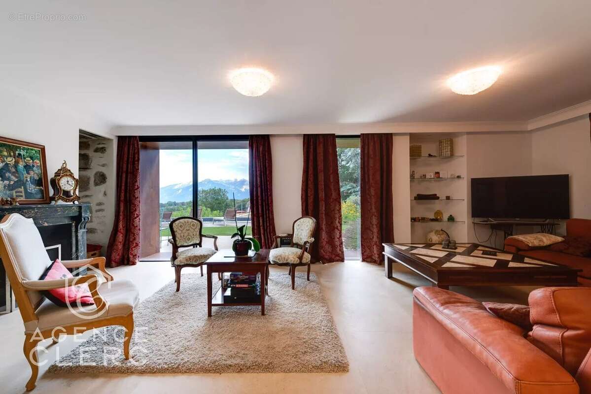 Maison à PERS-JUSSY