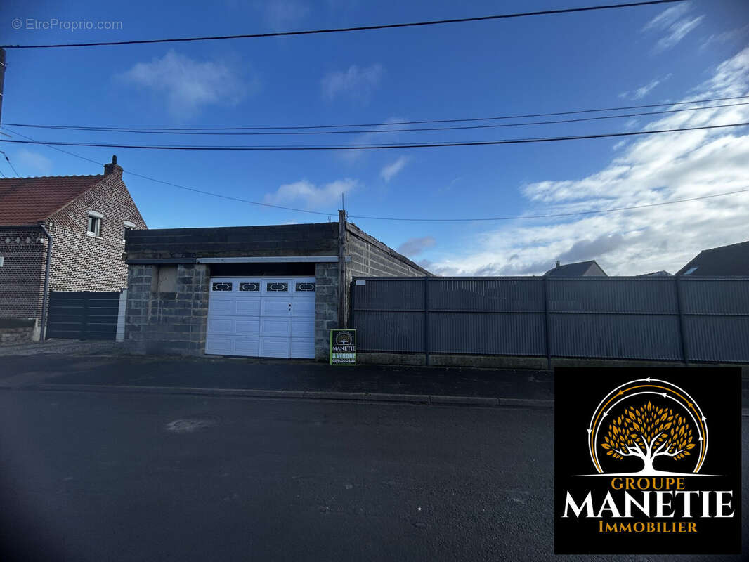 Parking à IZEL-LES-EQUERCHIN