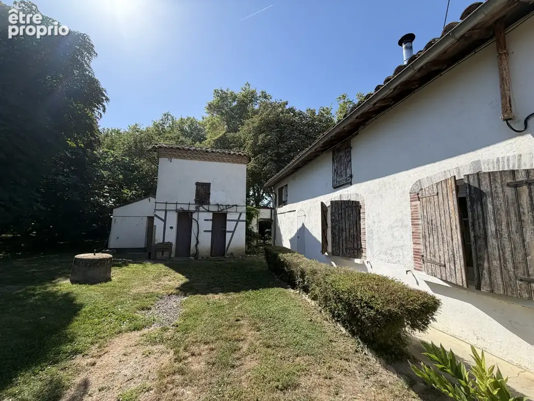NOE - Corps de ferme 160 m2 et dépendances. - photo 3