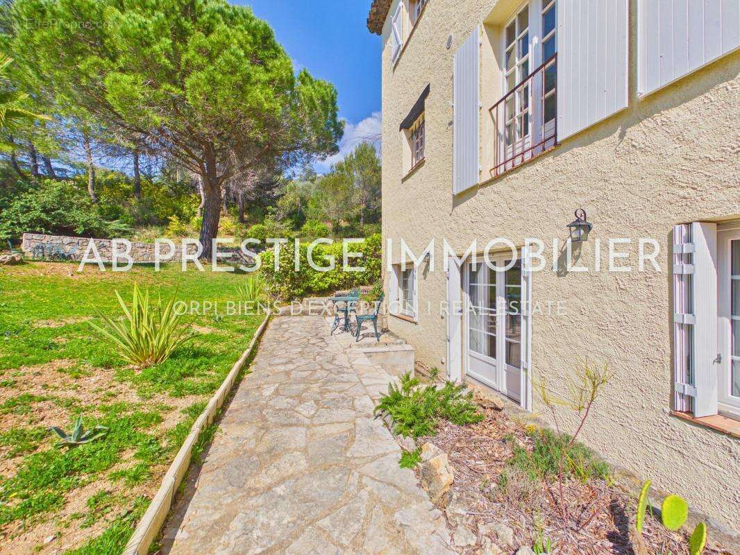 Propriété de charme - calme absolu - domaine rénové - piscine d'exception - idéal grande famille ou projets de chambres d'hôtes  - photo 10