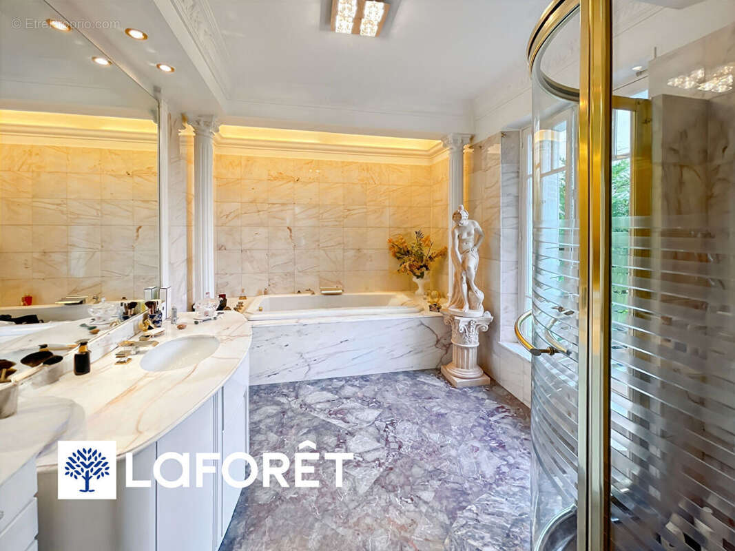 Maison à SAINTE-GENEVIEVE-DES-BOIS