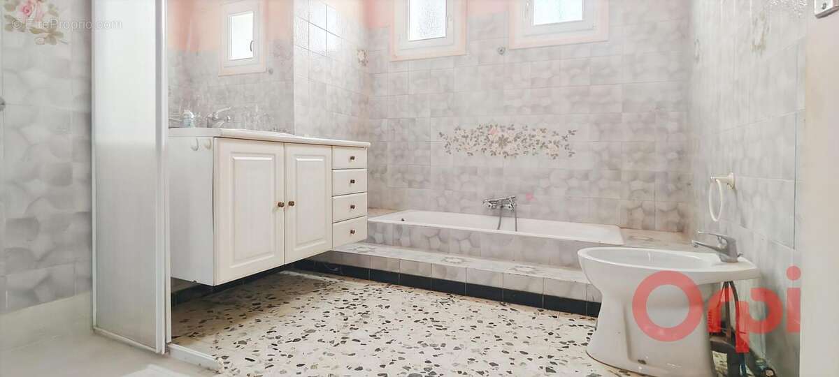 À Vendre à Sérignan : maison à rénover + T2 sur 1 500 m² - photo 7
