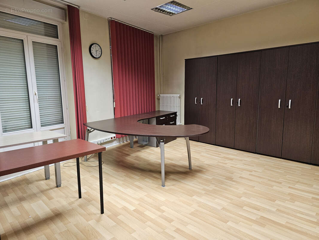 Local professionnel de plus de 400 m2 au centre ville de longwy - photo 12