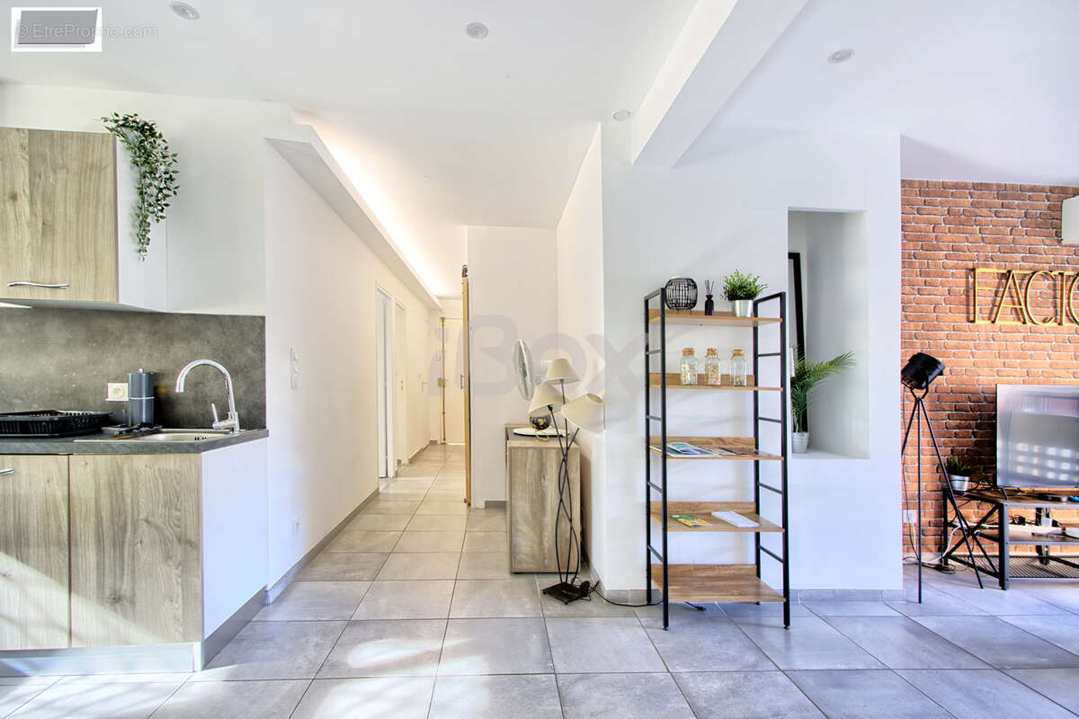 Toulon Centre : Appartement de 100m2 avec balcon, cave et chambre de bonne vue mer - photo 3