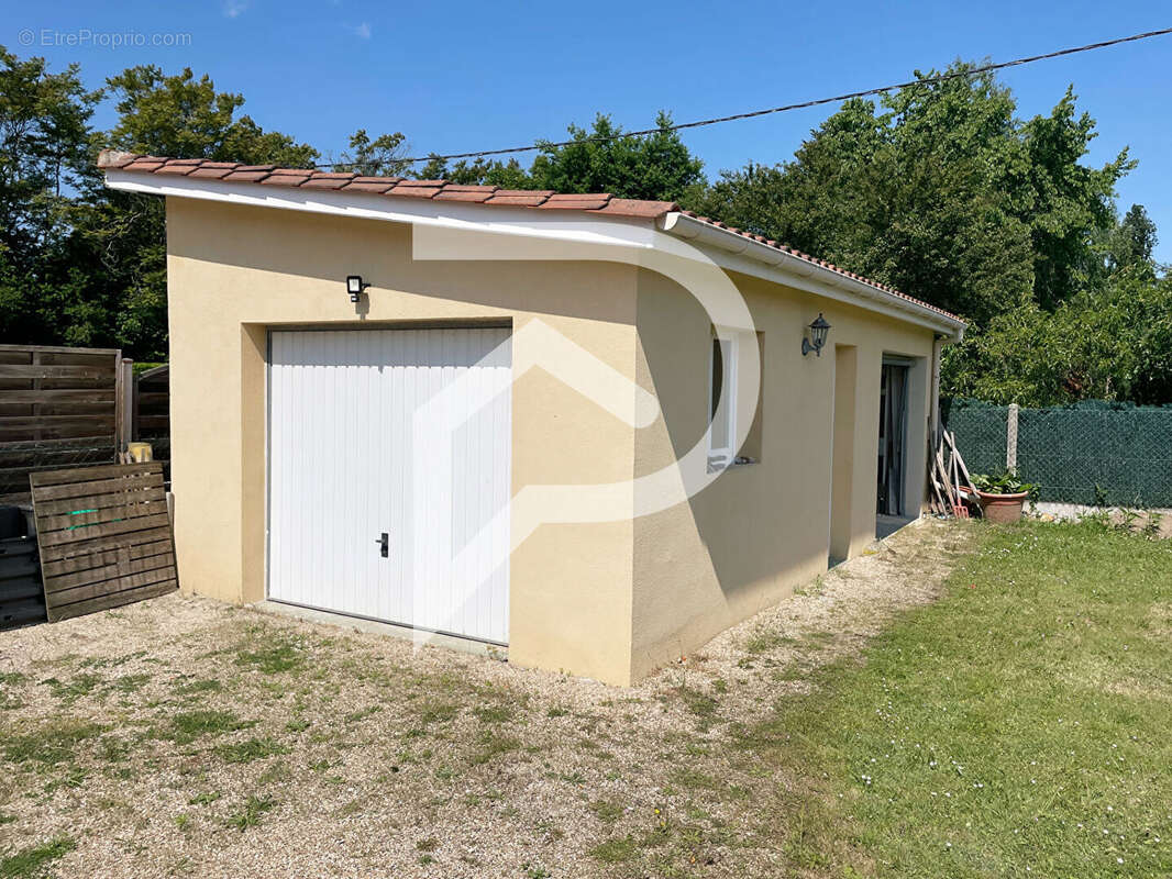 Maison à SAINT-FRONT-DE-PRADOUX