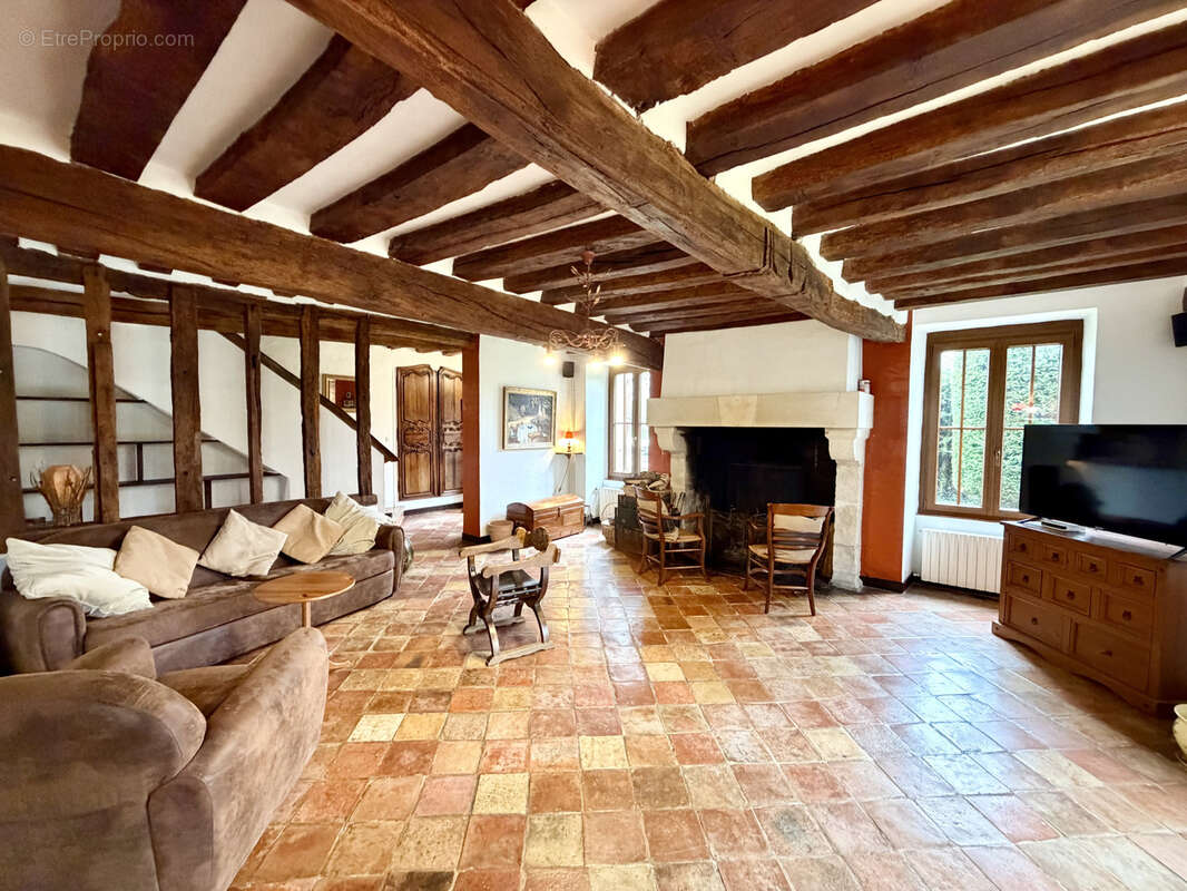 Maison à SAINT-CYR-SUR-MORIN