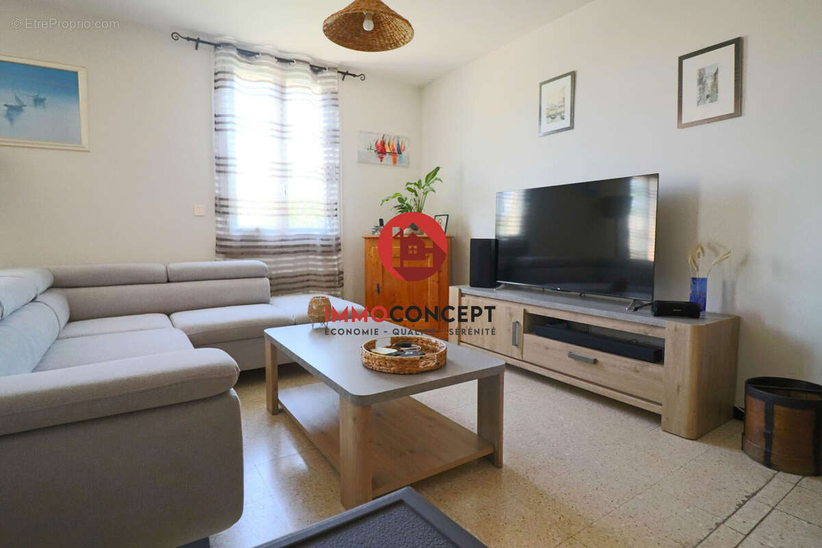 Maison à LAUDUN-L&#039;ARDOISE