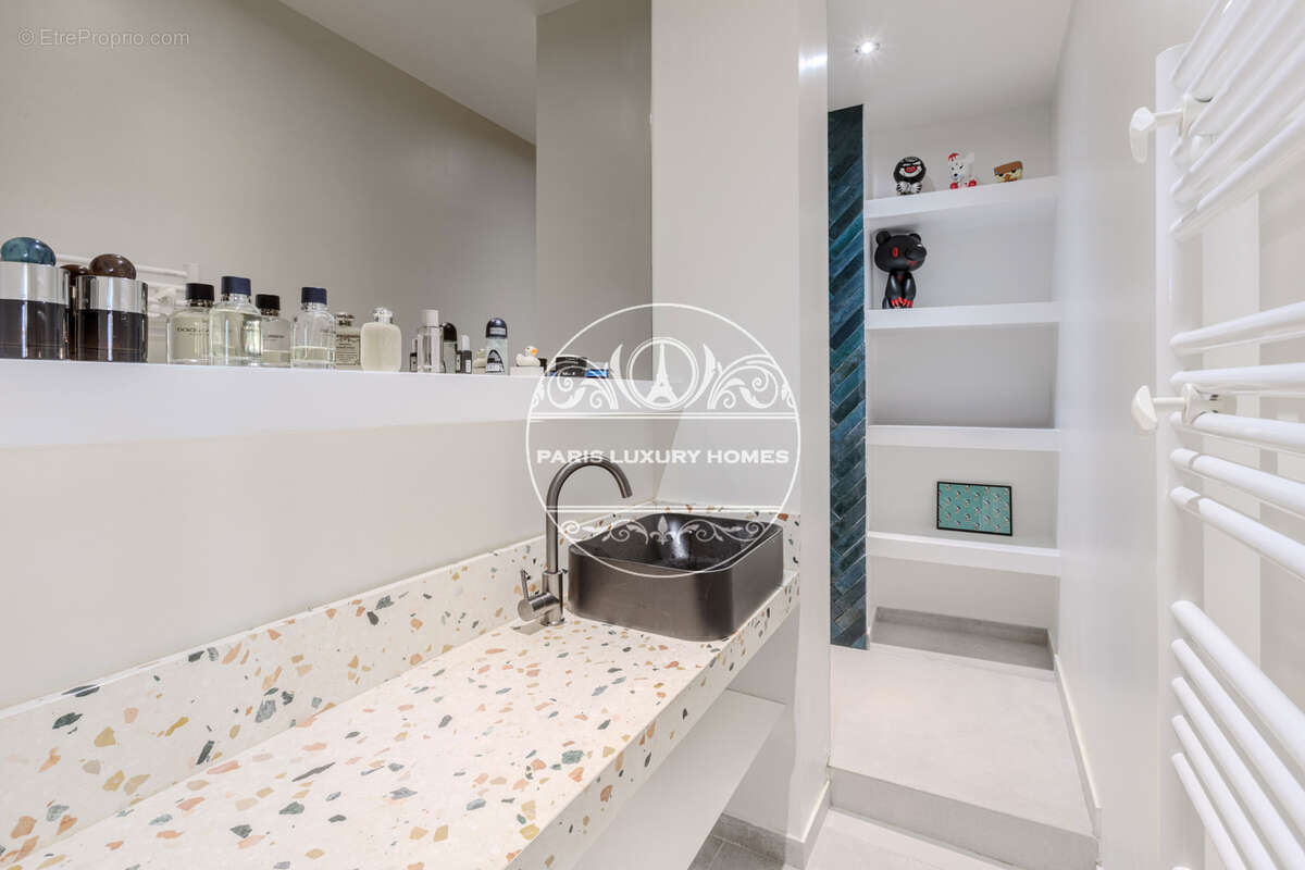 Appartement à PARIS-1E