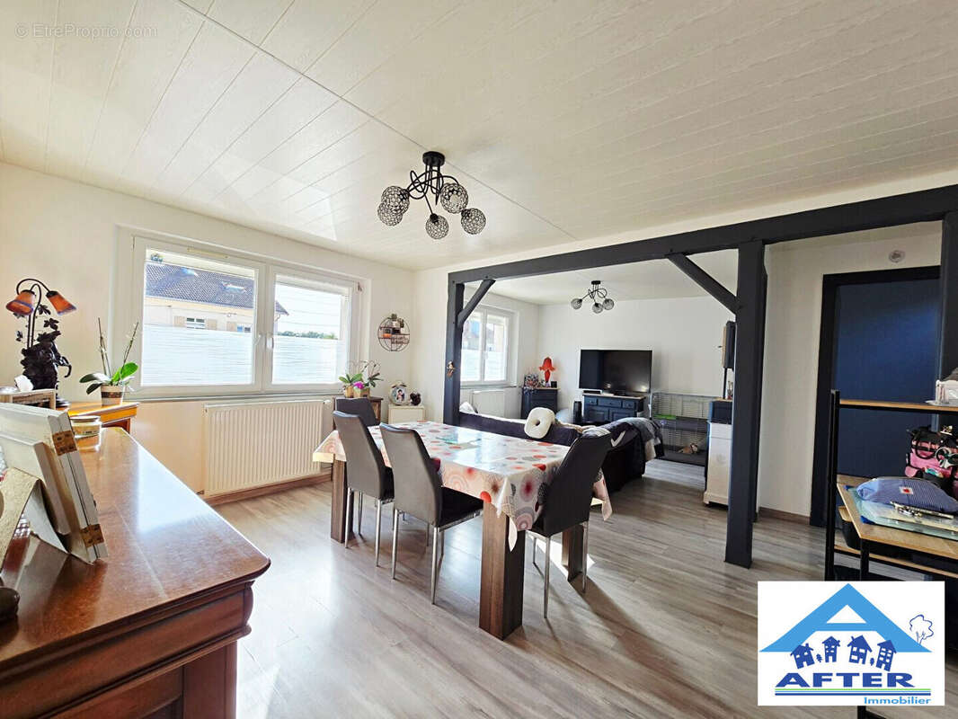 Maison à AZERAILLES