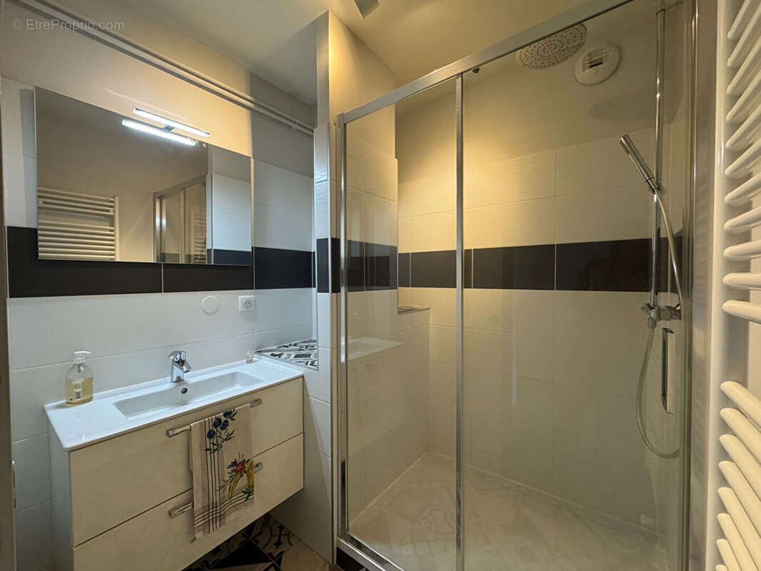 Appartement à MONTMOROT