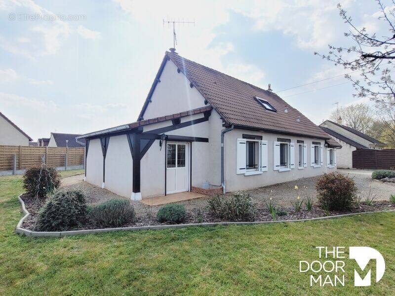 Maison à CANDE-SUR-BEUVRON