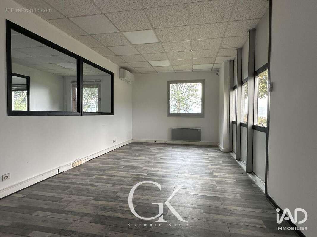 Photo 7 - Commerce à VOIRON