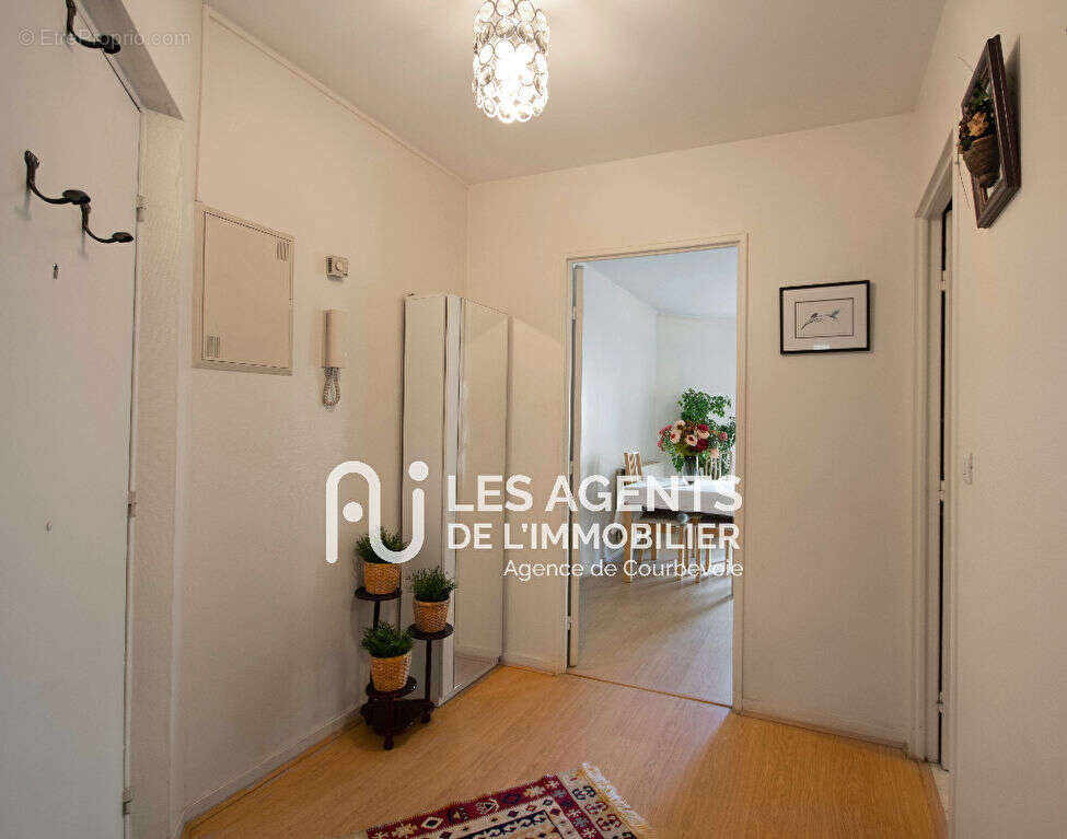 Appartement à COURBEVOIE