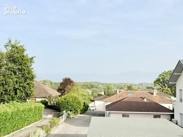 Divonne-les-Bains   T4 de 94 m2 avec balcon, cave et 2 stationnements - photo 4