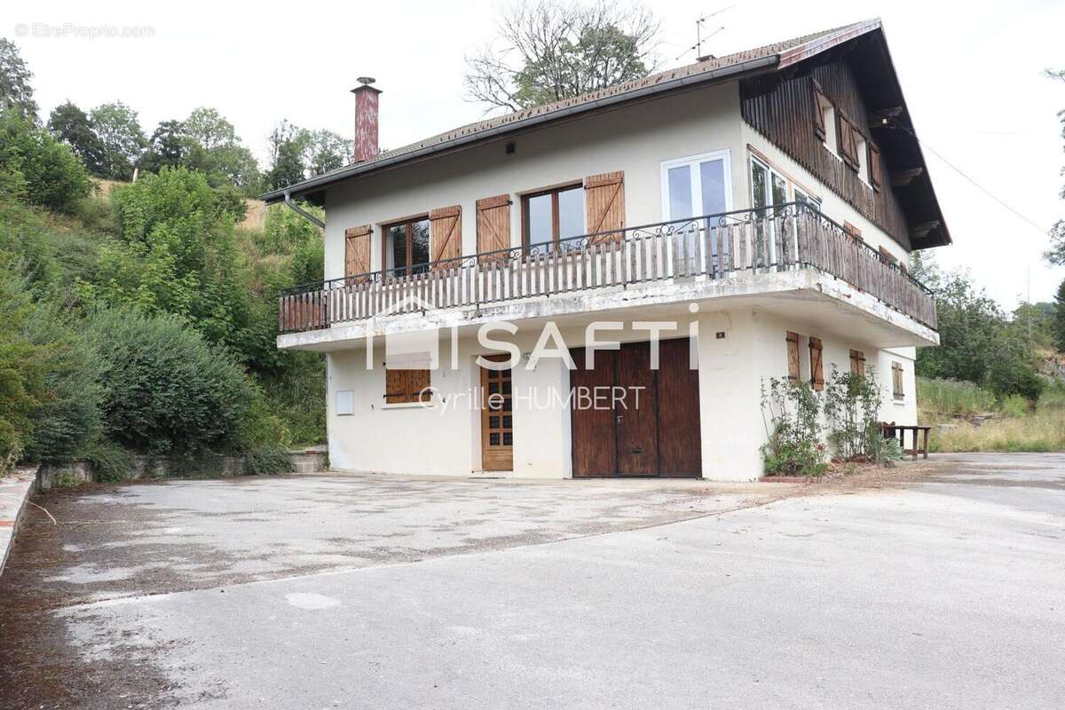 Maison 158 m² à Les Combes  - photo 2