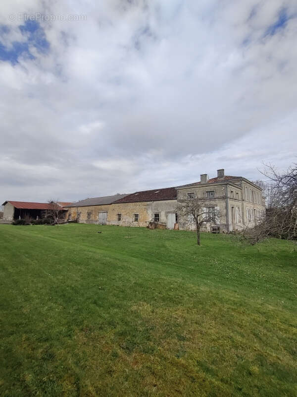 Maison à NANTILLE