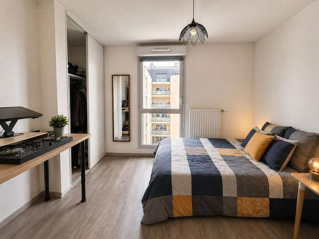   - Appartement à LYON-7E