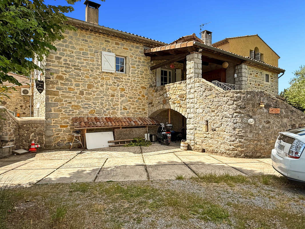 Maison à VILLENEUVE-DE-BERG