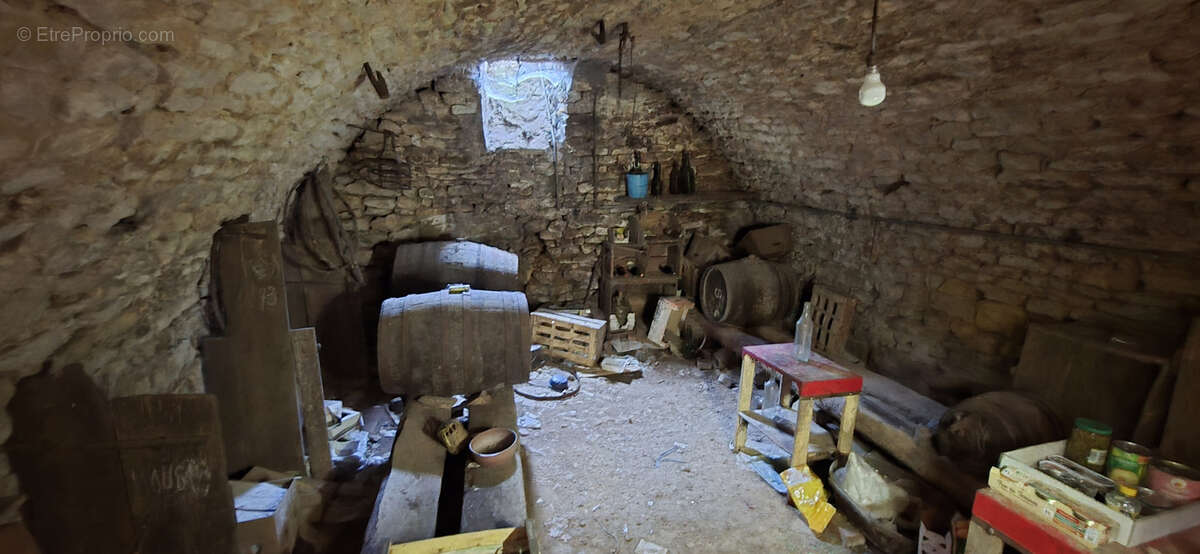 Ancienne ferme avec nombreuses dépendances et plus de 3 000 m2 de terrain - photo 22