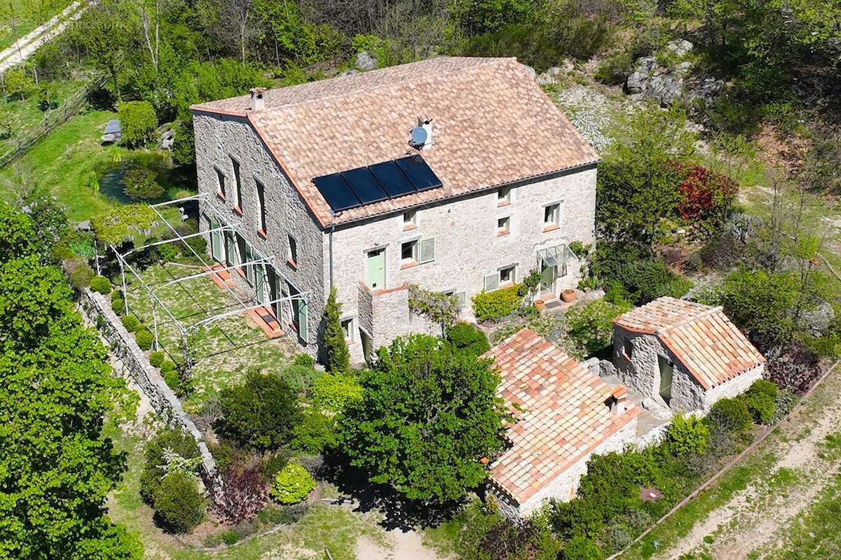 Maison à SAINT-LAURENT-DE-CERDANS