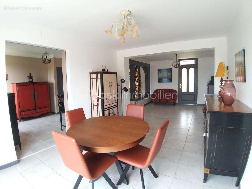 Maison à SAUGNAC-ET-CAMBRAN