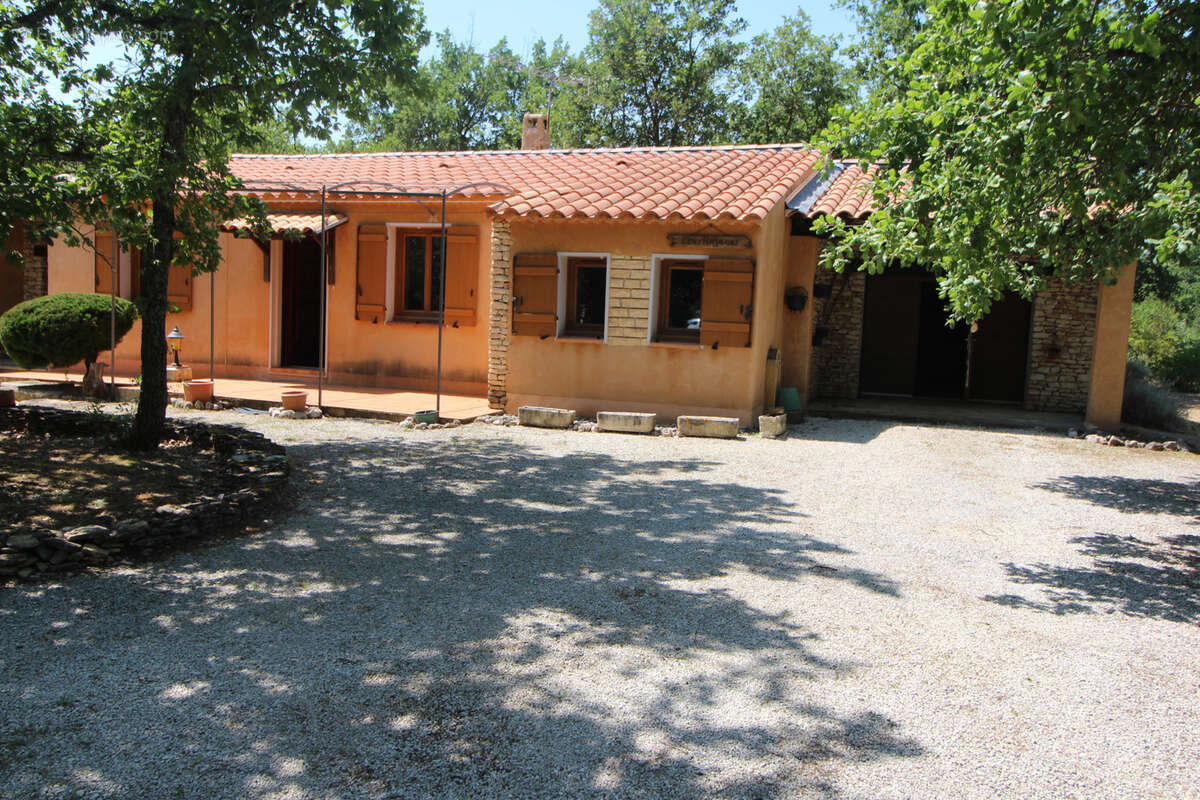 Maison à SAINT-SATURNIN-LES-APT