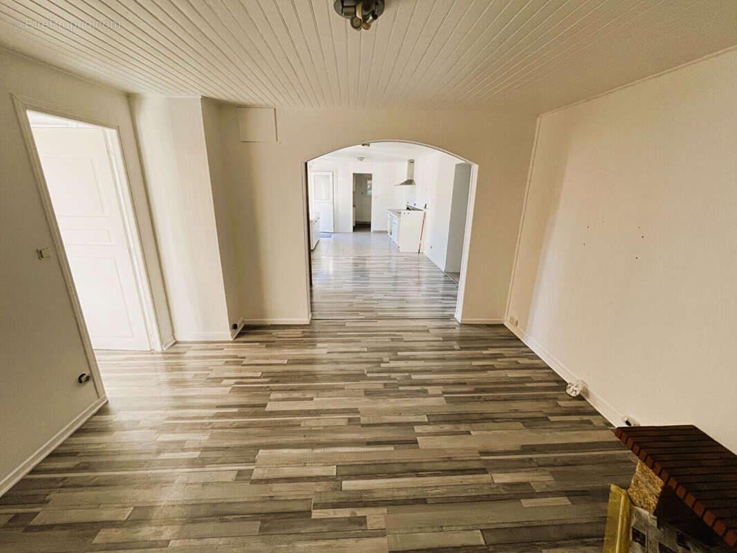 Maison à CHEVILLON-SUR-HUILLARD