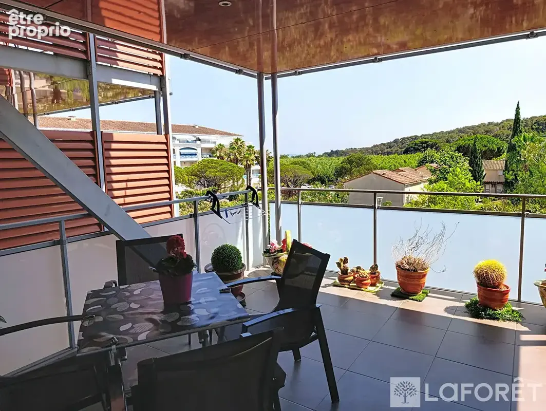Le lavandou - t3 lumineux avec belle terrasse, parkings et à 500 m de la mer - photo 7